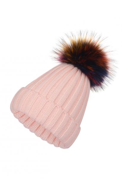 قبعة صغيرة ملونة مزخرفة بوم بوم باللون الوردي