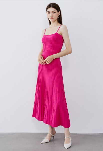 فستان كامي متماسك بطيات باللون الوردي الفاتح