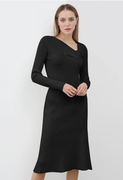 فستان ميدي منسوج بفتحات غير متماثلة باللون الأسود