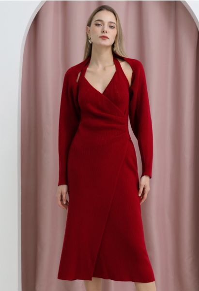 طقم فستان منسوج مزين برقبة متقاطعة وغطاء للرأس باللون الأحمر