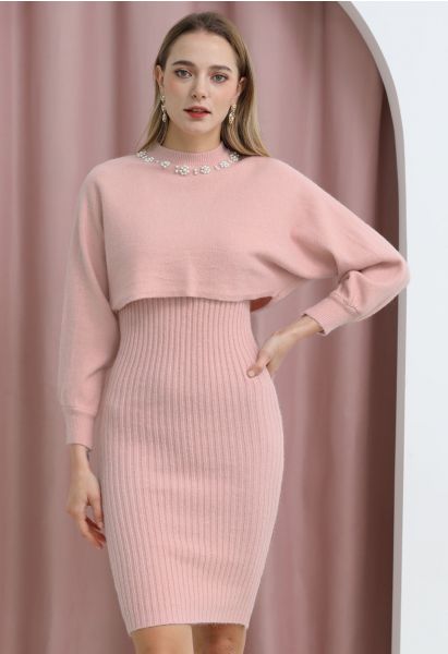 فستان Twinset محبوك مضلع مع فتحة عنق لؤلؤية باللون الوردي