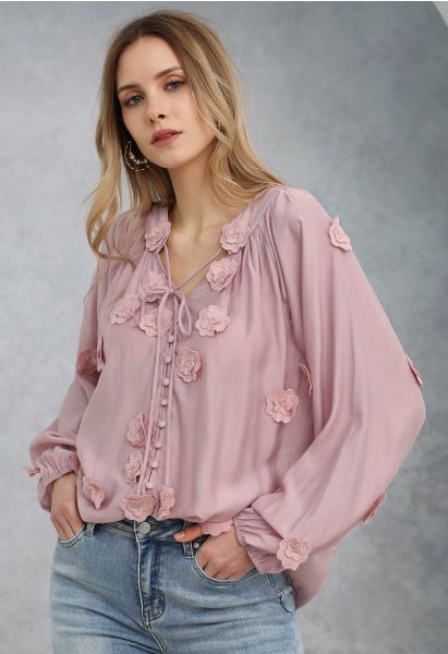 قميص بأزرار رومانتيك بلوسوم ثلاثي الأبعاد مزين بزهور من الدانتيل باللون الوردي