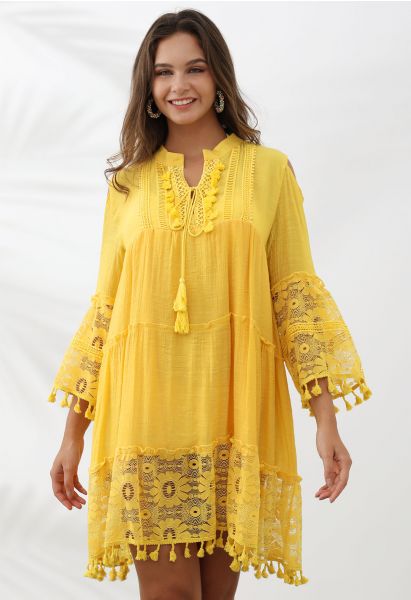 فستان دوللي مزين بشرابة من الدانتيل باللون الأصفر
