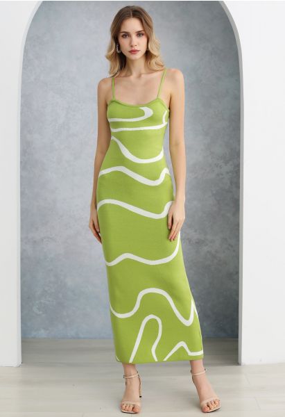 فستان كامي منسوج بطباعة متموجة باللون الأخضر