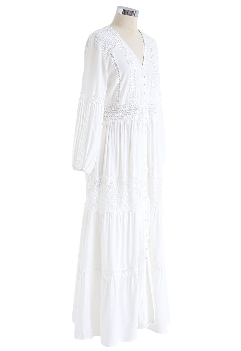 فستان بوهو ماكسي مطرز من الكروشيه باللون الأبيض