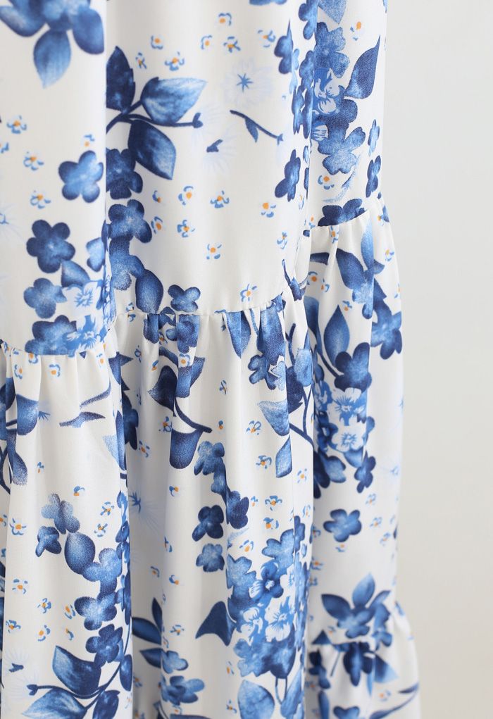 فستان ملفوف بنقشة زهور زرقاء
