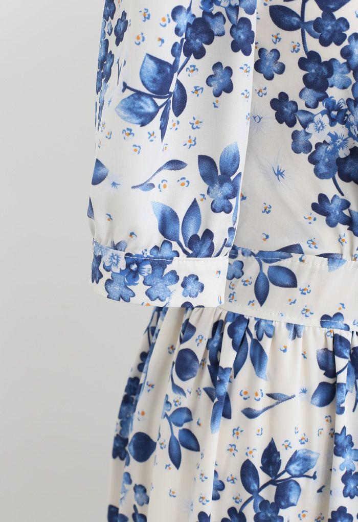 فستان ملفوف بنقشة زهور زرقاء
