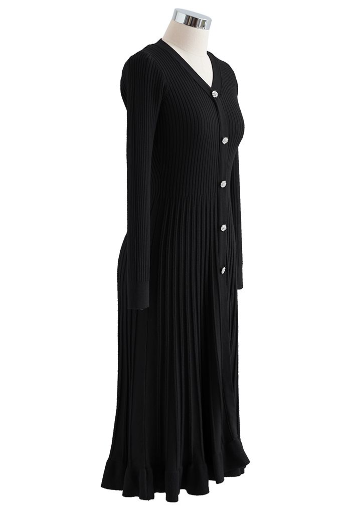 فستان متوسط الطول منسوج بأزرار أمامية ومضلع باللون الأسود