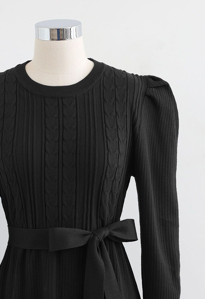 فستان متوسط الطول بأكمام جيغوت منسوجة جديلة باللون الأسود