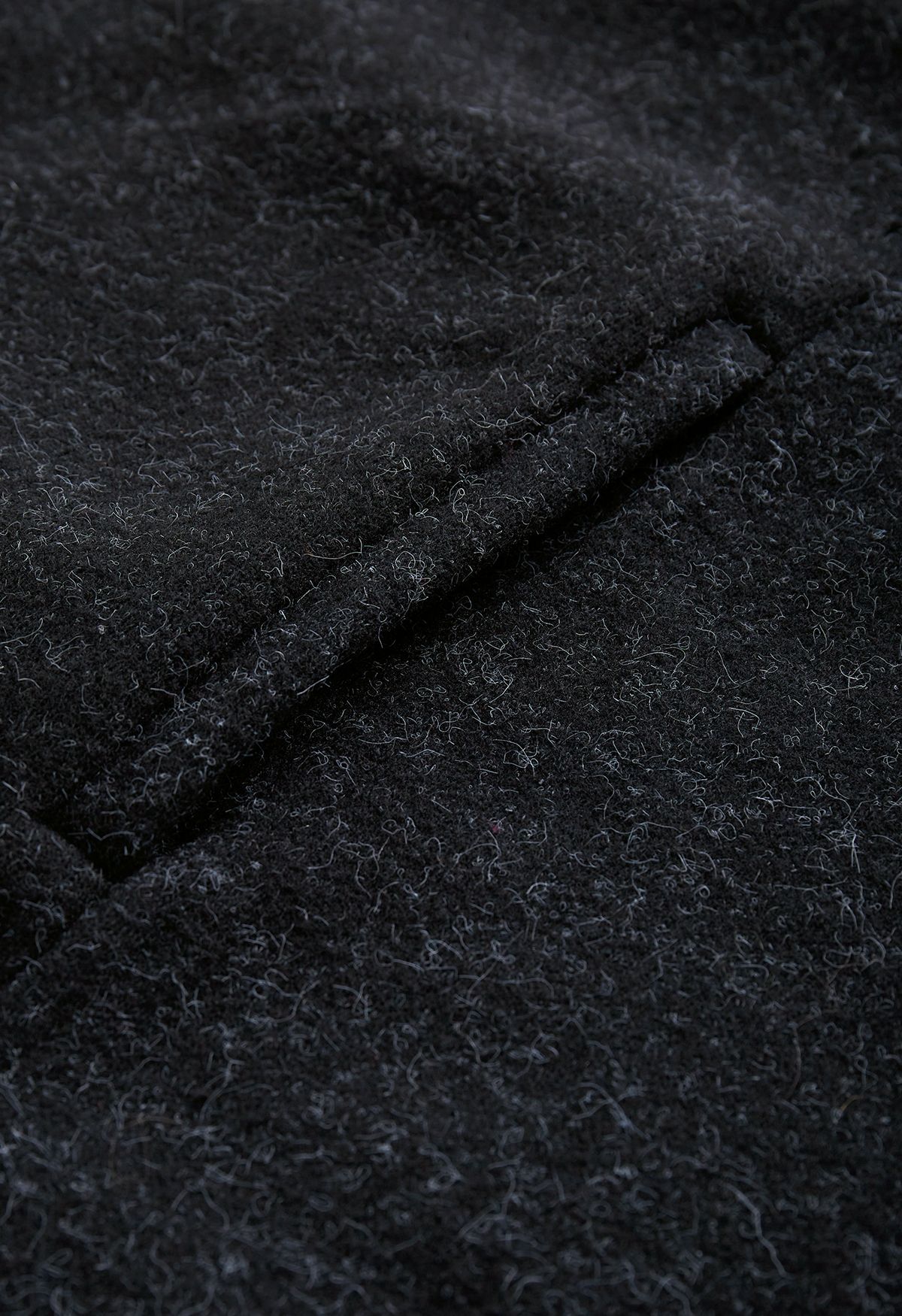 بونشو فرو صناعي بربطة عنق ذاتيًا باللون الأسود