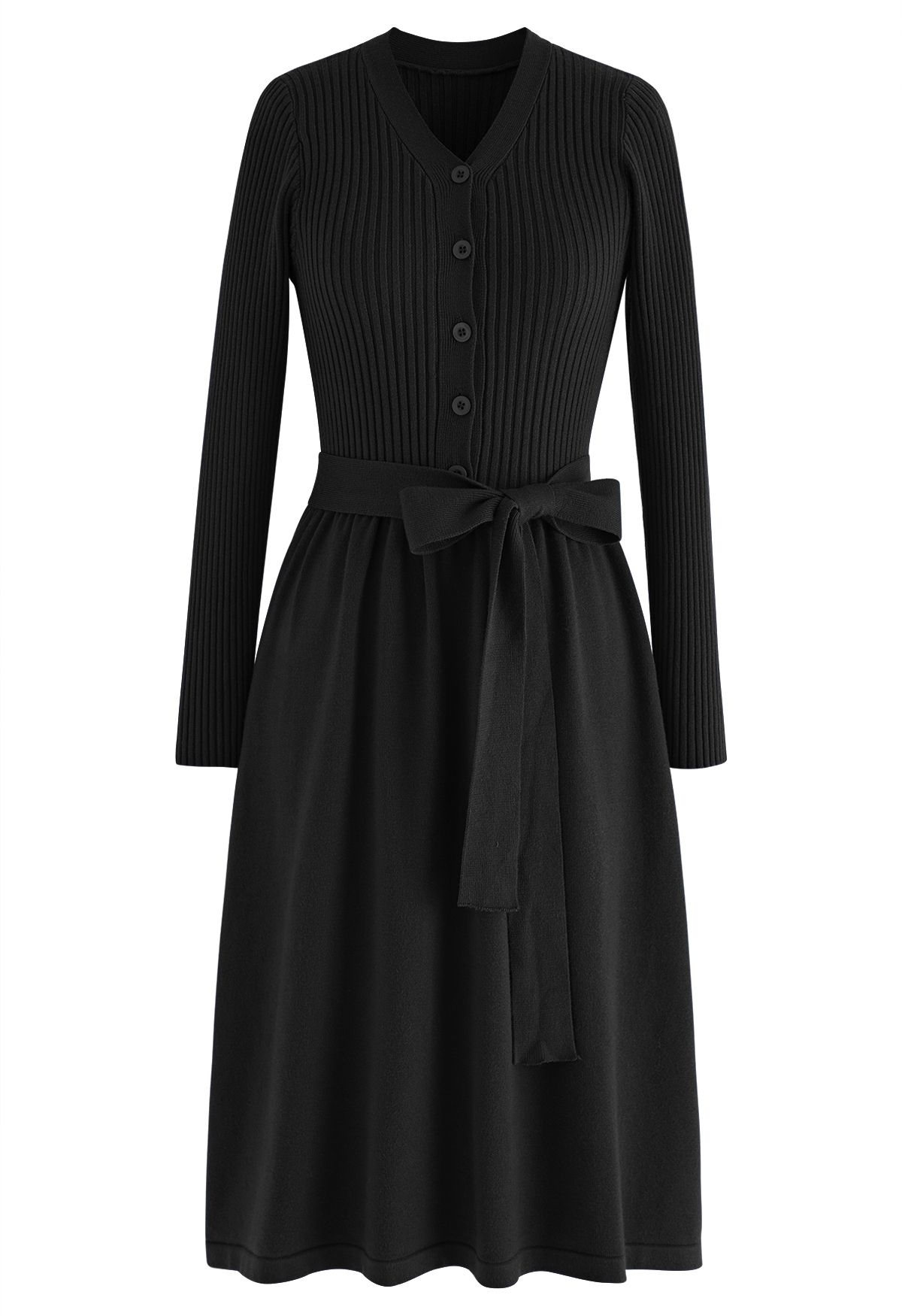 فستان محبوك بياقة على شكل V وأزرار على الخصر باللون الأسود