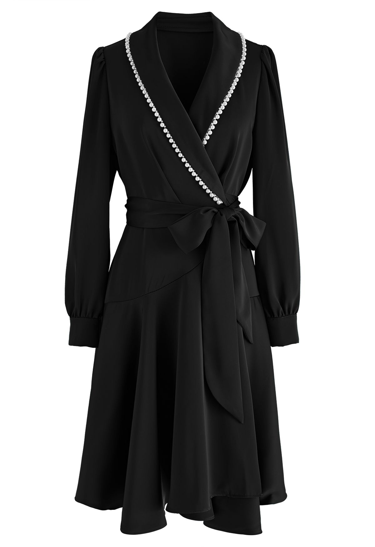 فستان ساتان متوسط الطول ملفوف بحافة اللؤلؤ باللون الأسود