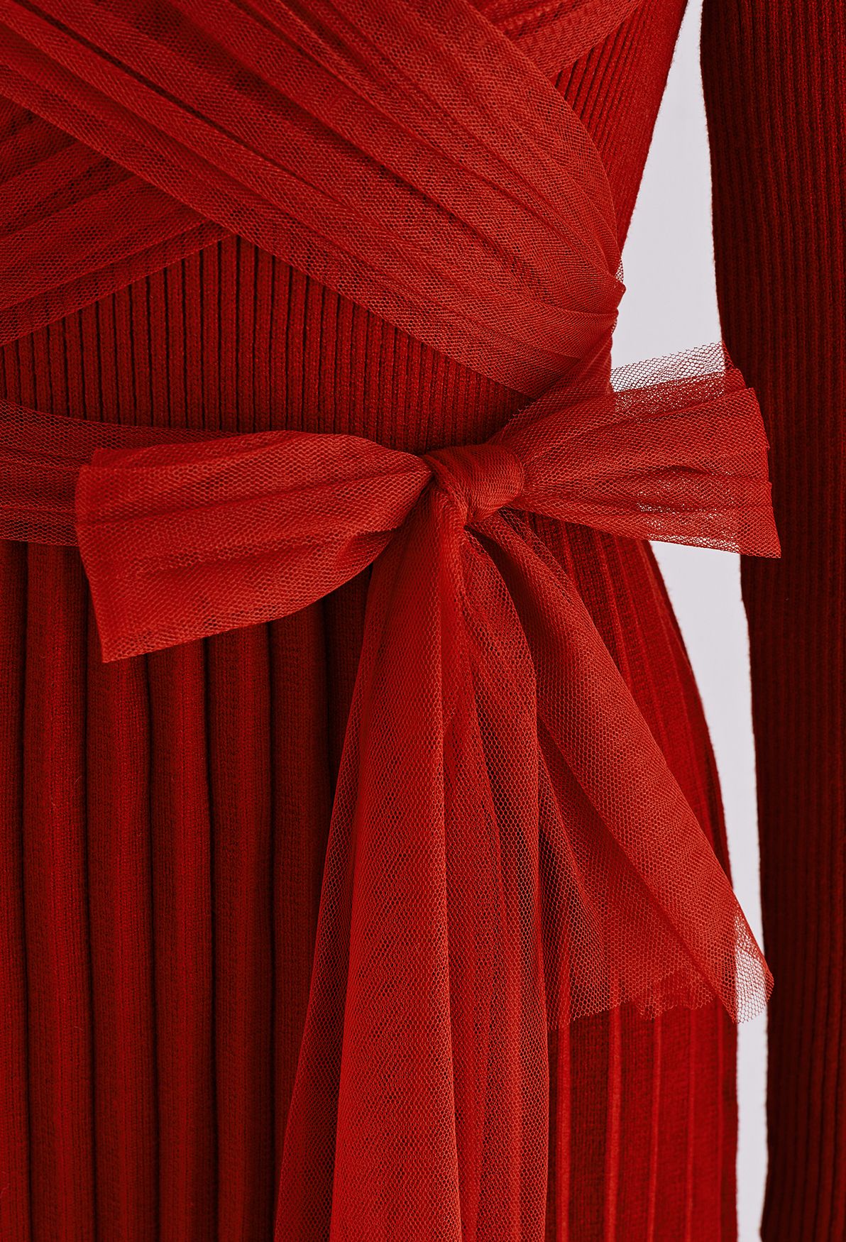 فستان منسوج مضلع بفيونكة شبكية برباط ذاتي باللون الأحمر