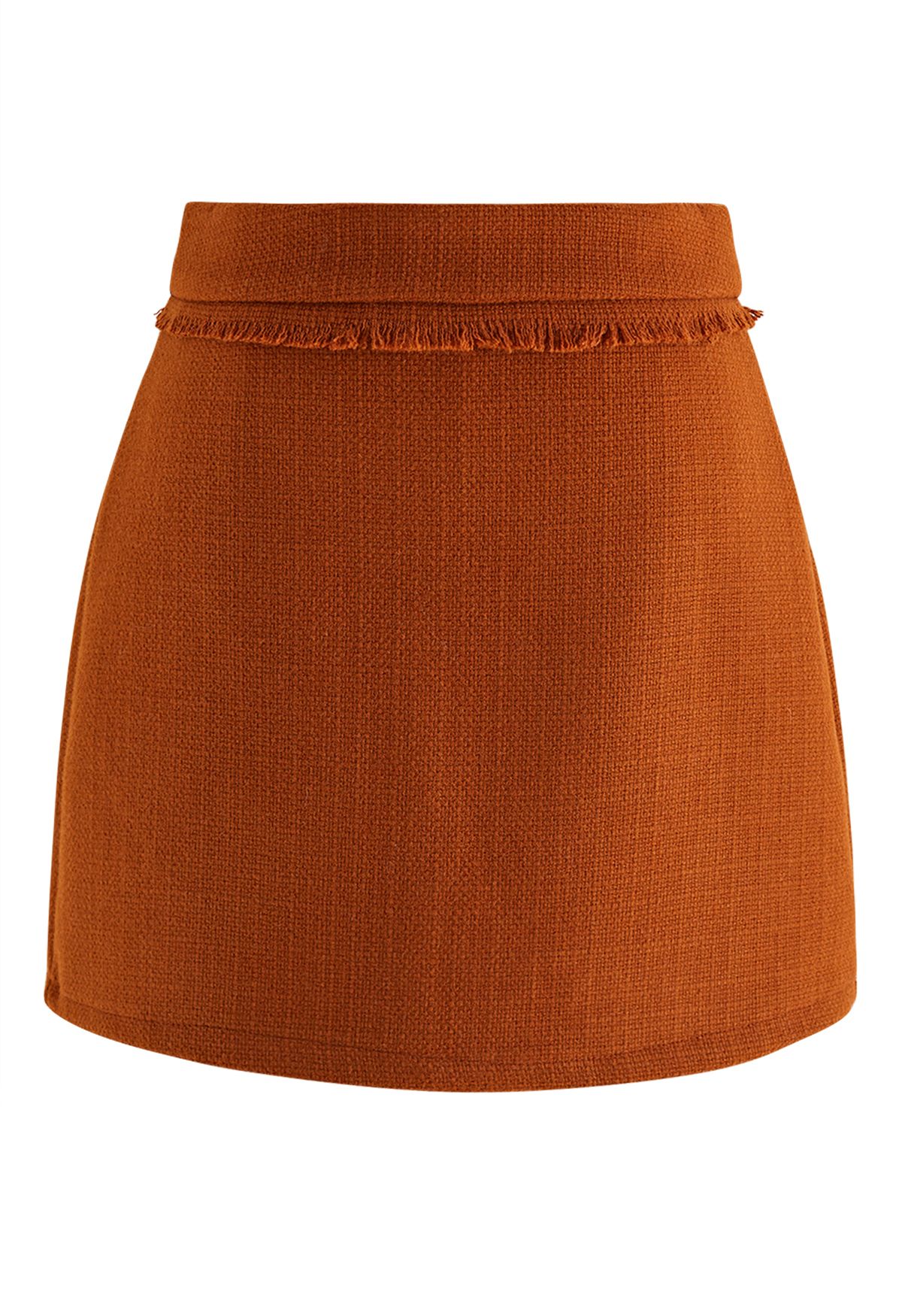 تنورة قصيرة من التويد مزينة بشراشيب باللون البرتقالي