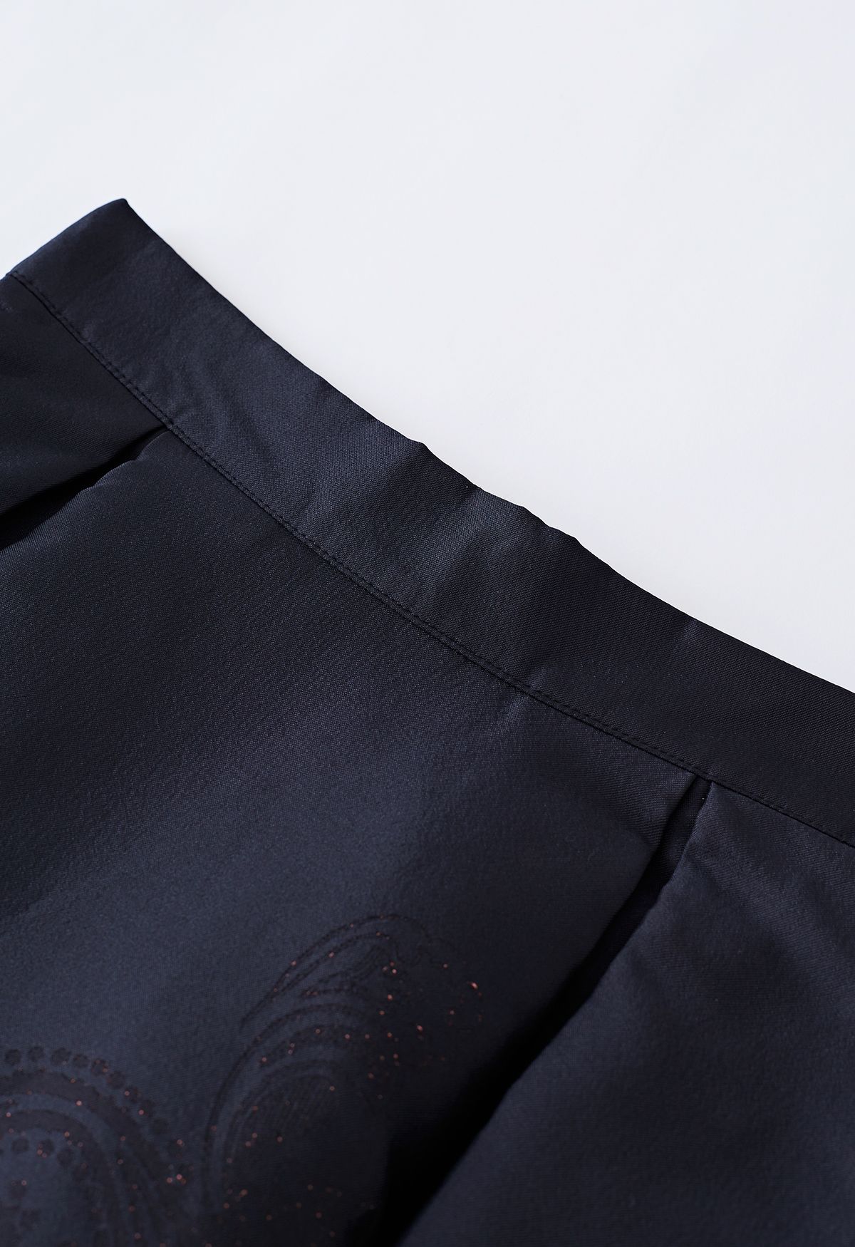 تنورة جاكار الفاوانيا الساحرة باللون الأسود