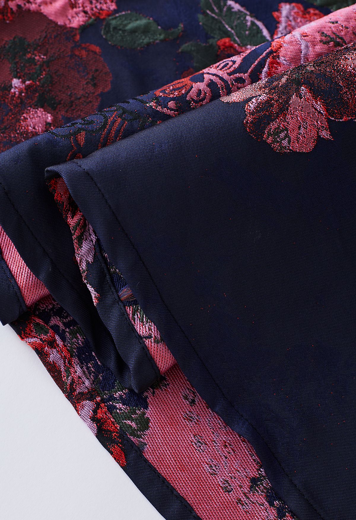 تنورة جاكار الفاوانيا الساحرة باللون الكحلي