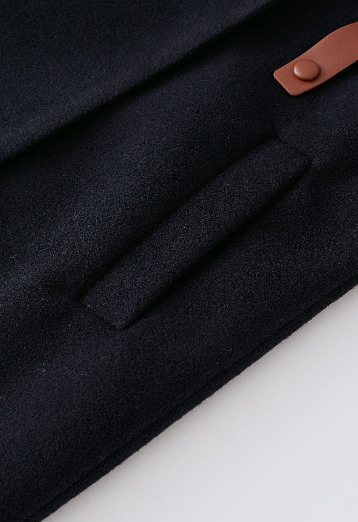 معطف طويل بحزام من الصوف المخلوط باللون الأسود