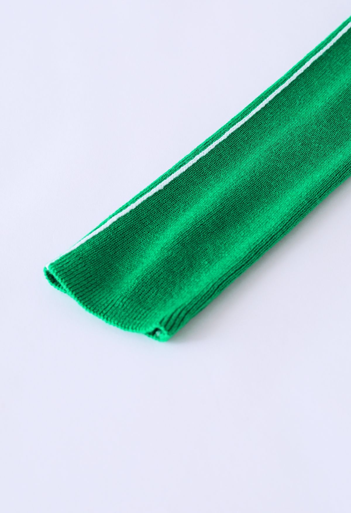 بلوزة بياقة عالية منسوجة من White Line باللون الأخضر