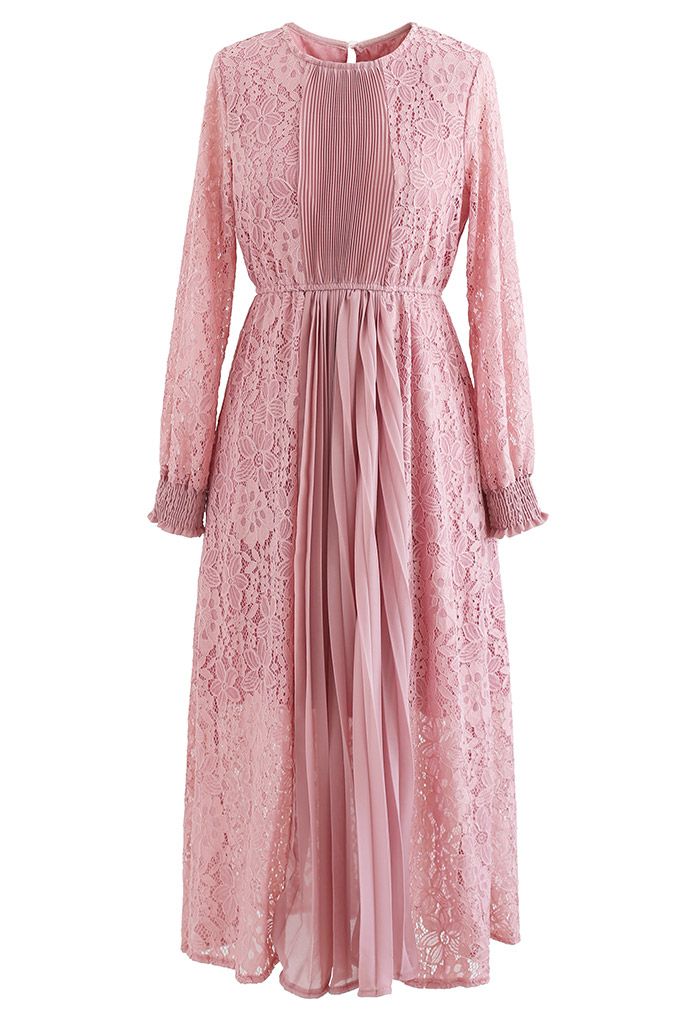 فستان متوسط الطول بكسرات من الدانتيل الزهري باللون الوردي
