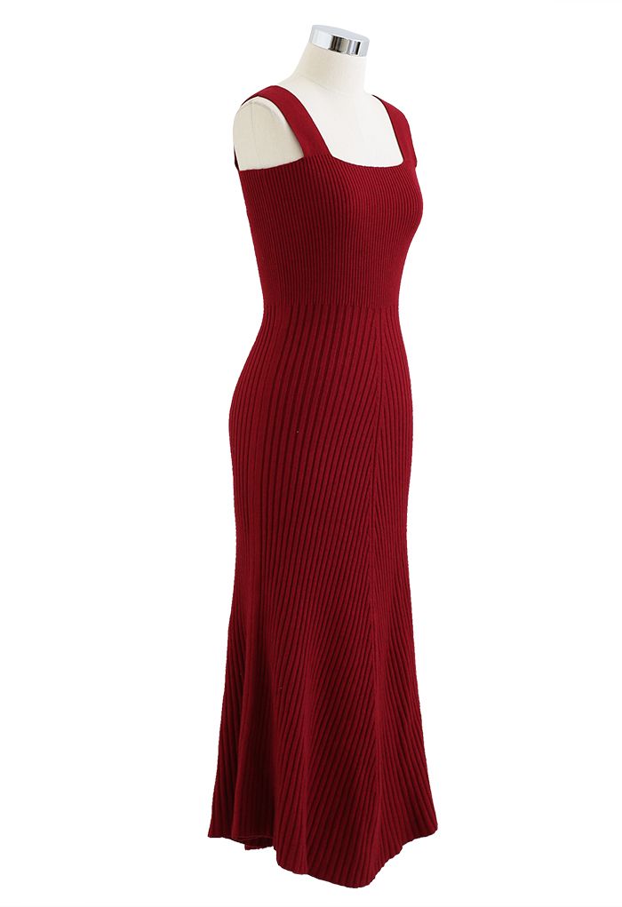 فستان قصير ناعم ومحبوك باللون الأحمر