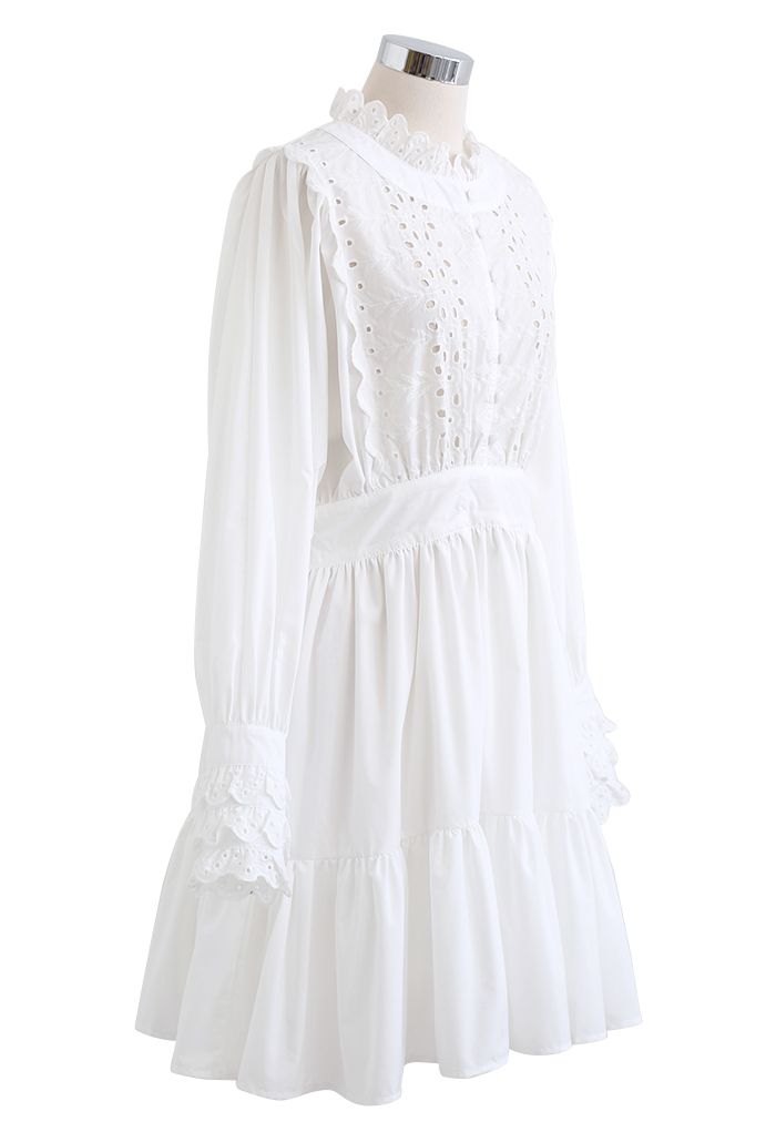 فستان مطرز بالورود مطرز بالخرز باللون الأبيض