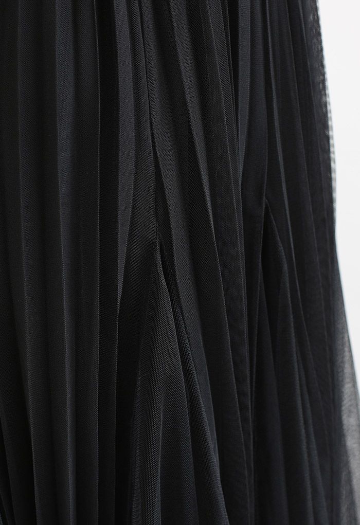 تنورة ماكسي شبكية من التول بكسرات وطيات باللون الأسود