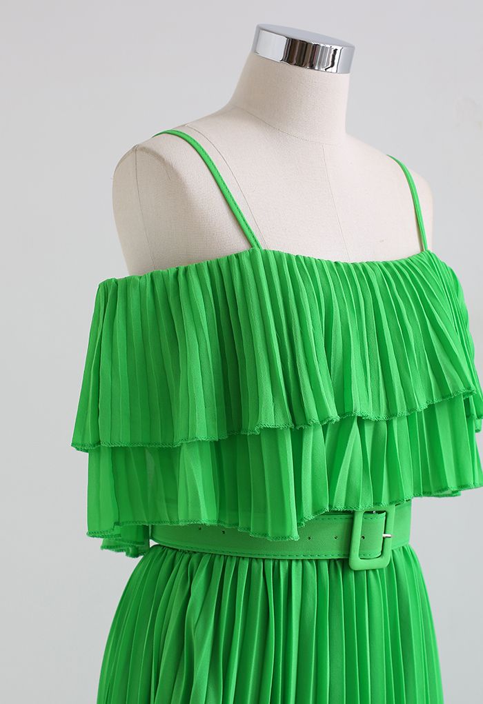 فستان بحزام بكتف مكشوف وطيات باللون الأخضر