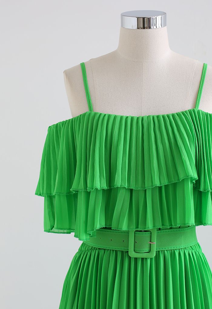 فستان بحزام بكتف مكشوف وطيات باللون الأخضر
