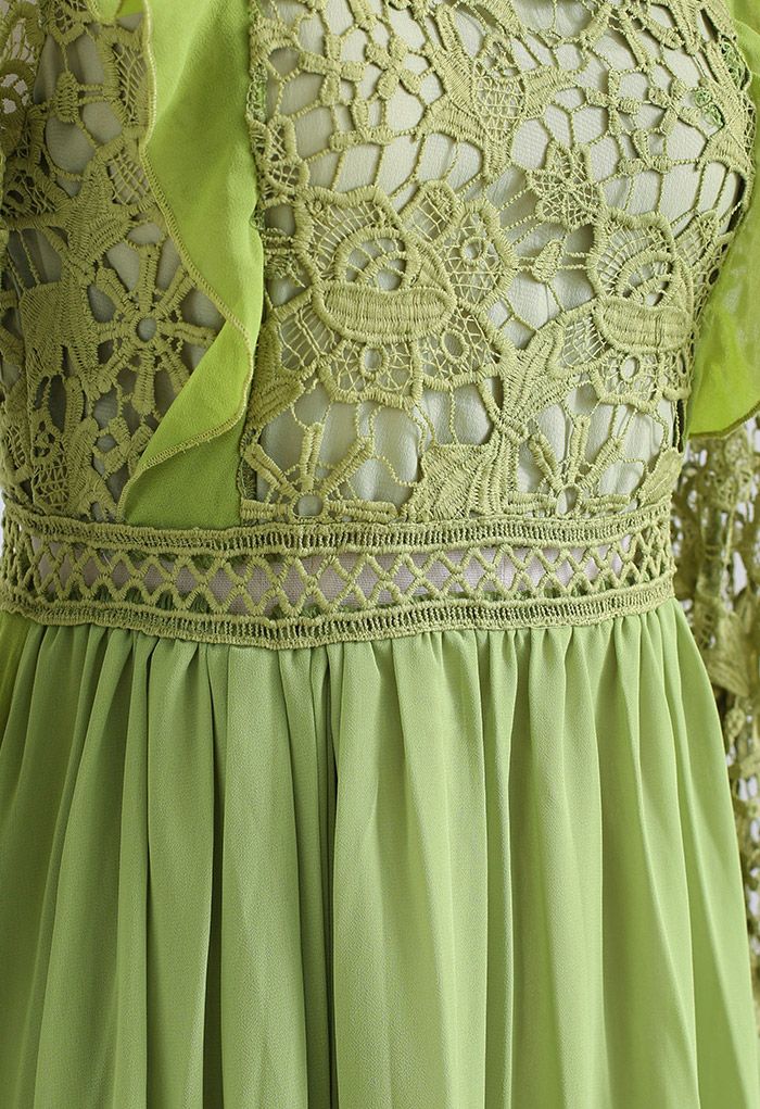 فستان ميدي بطيات شيفون من الكروشيه بنقشة الزهور باللون الأخضر