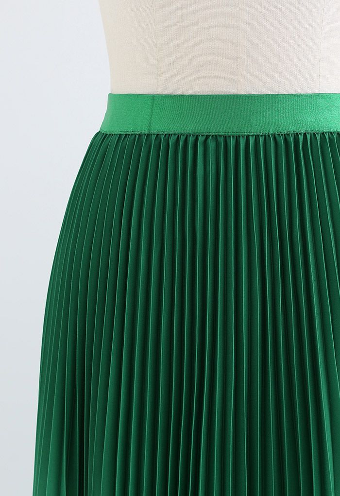 تنورة ميدي بطيات متدرجة خضراء اللون