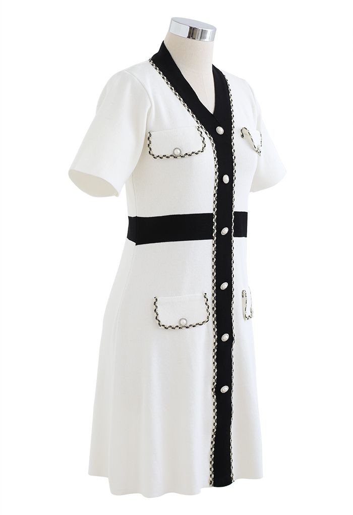 فستان ريترو غريس منسوج بلون متباين باللون الأبيض
