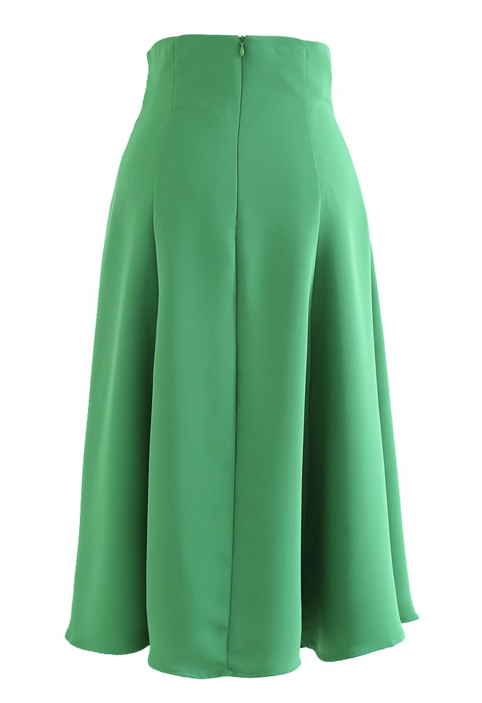 تنورة متوسطة الطول بخصر مرتفع بأزرار باللون الأخضر