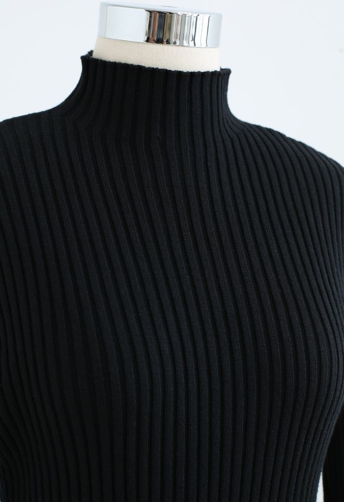 فستان منسوج برقبة متباينة باللون الأسود