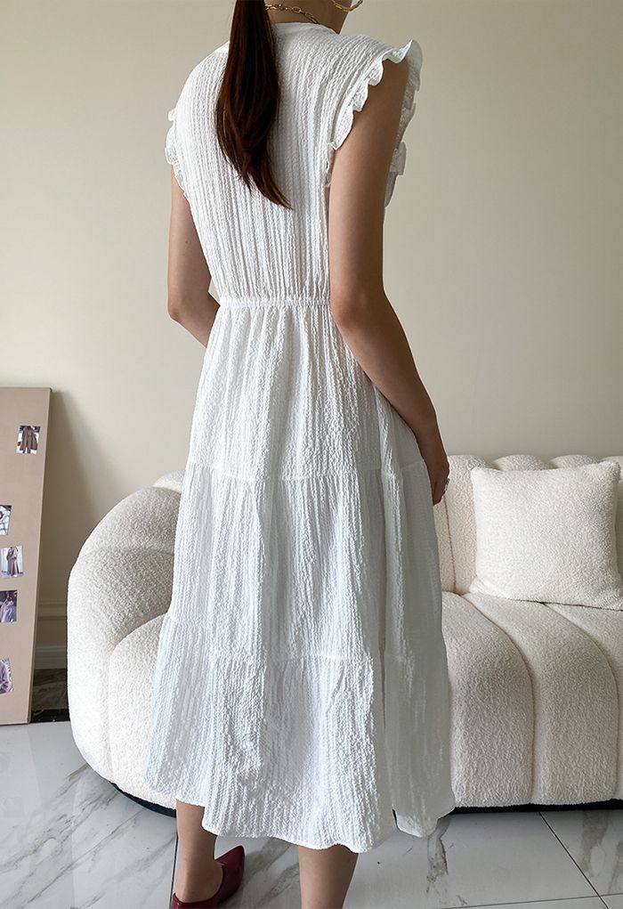 فستان متوسط الطول ملفوف بأساور كشكش باللون الأبيض