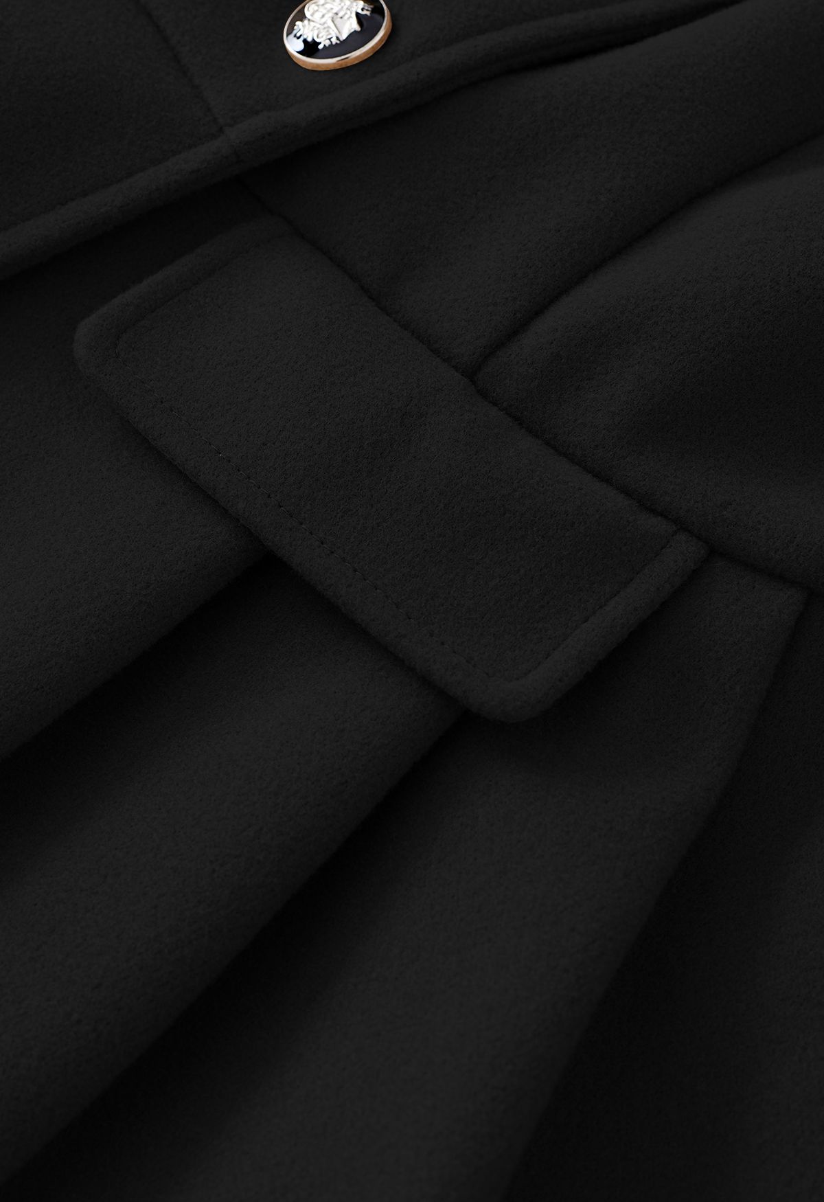 معطف متزلج مزدوج الصدر بياقة من الفرو الصناعي باللون الأسود