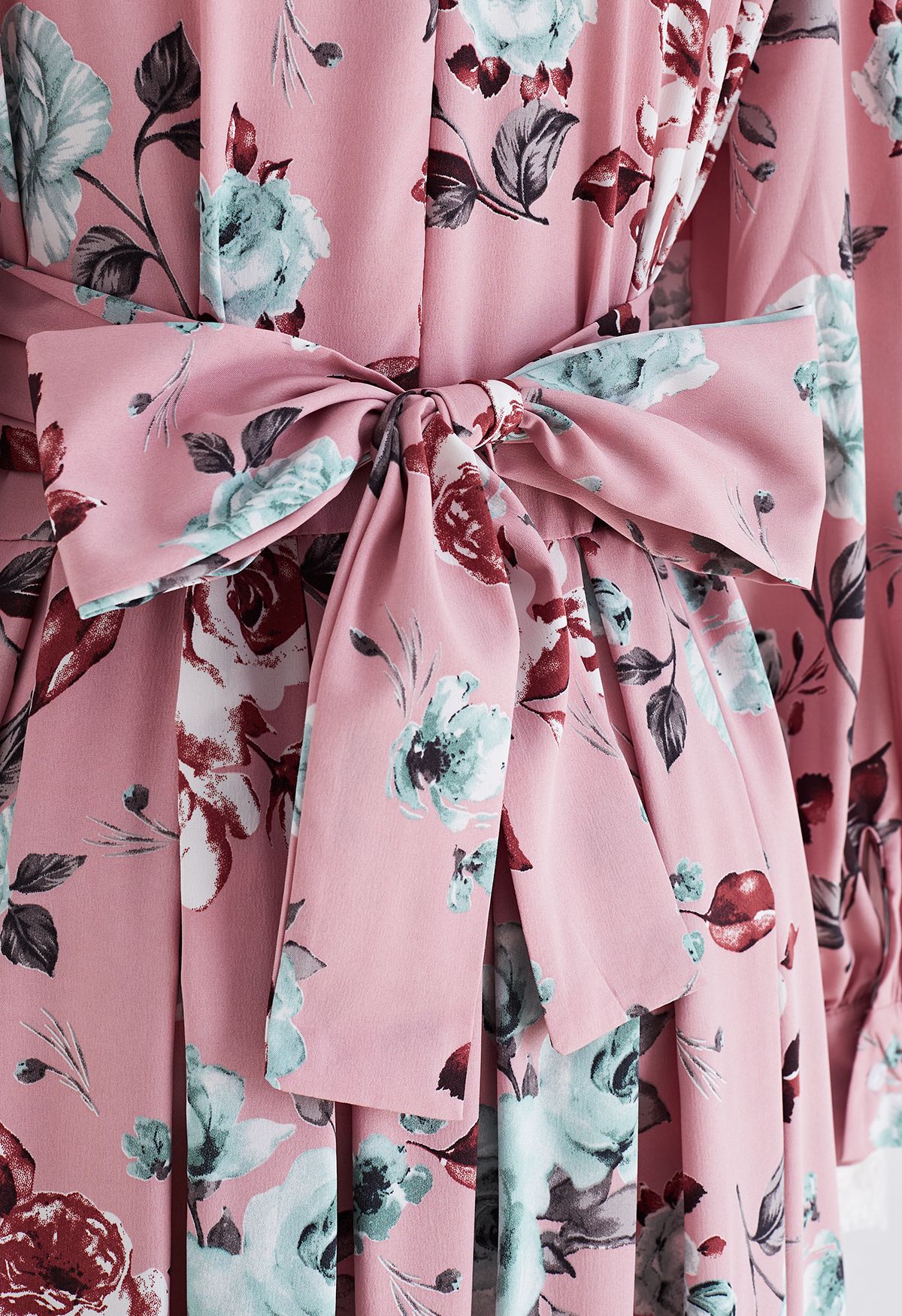 فستان متوسط الطول بطيات برباط على الخصر الفاوانيا وفير باللون الوردي