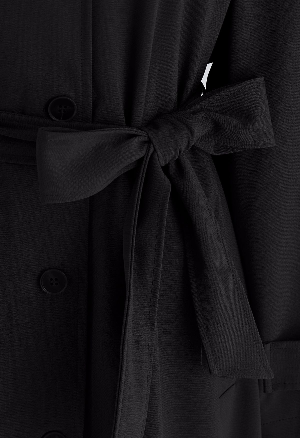 معطف الخندق ذو الصدر المفرد باللون الأسود