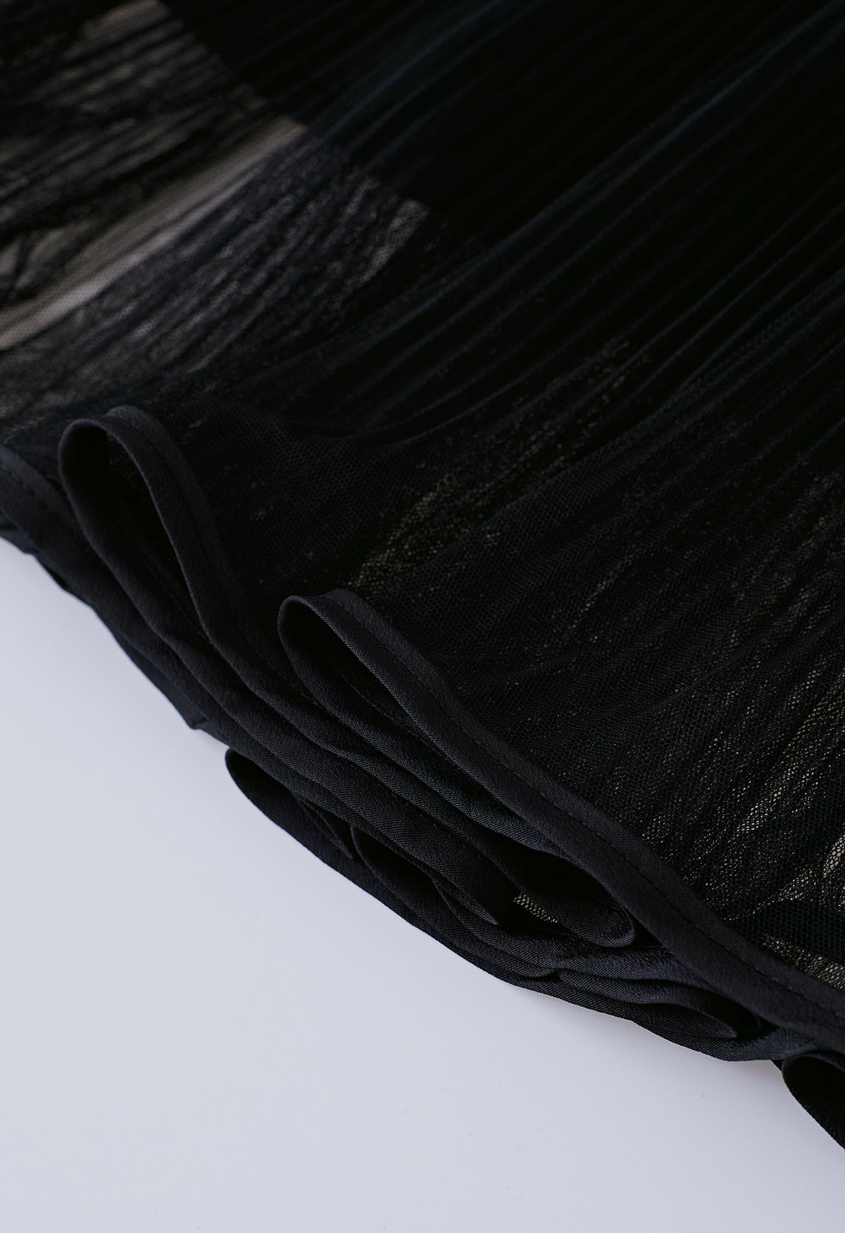 تنورة فيري ميدي شبكية من التول باللون الأسود