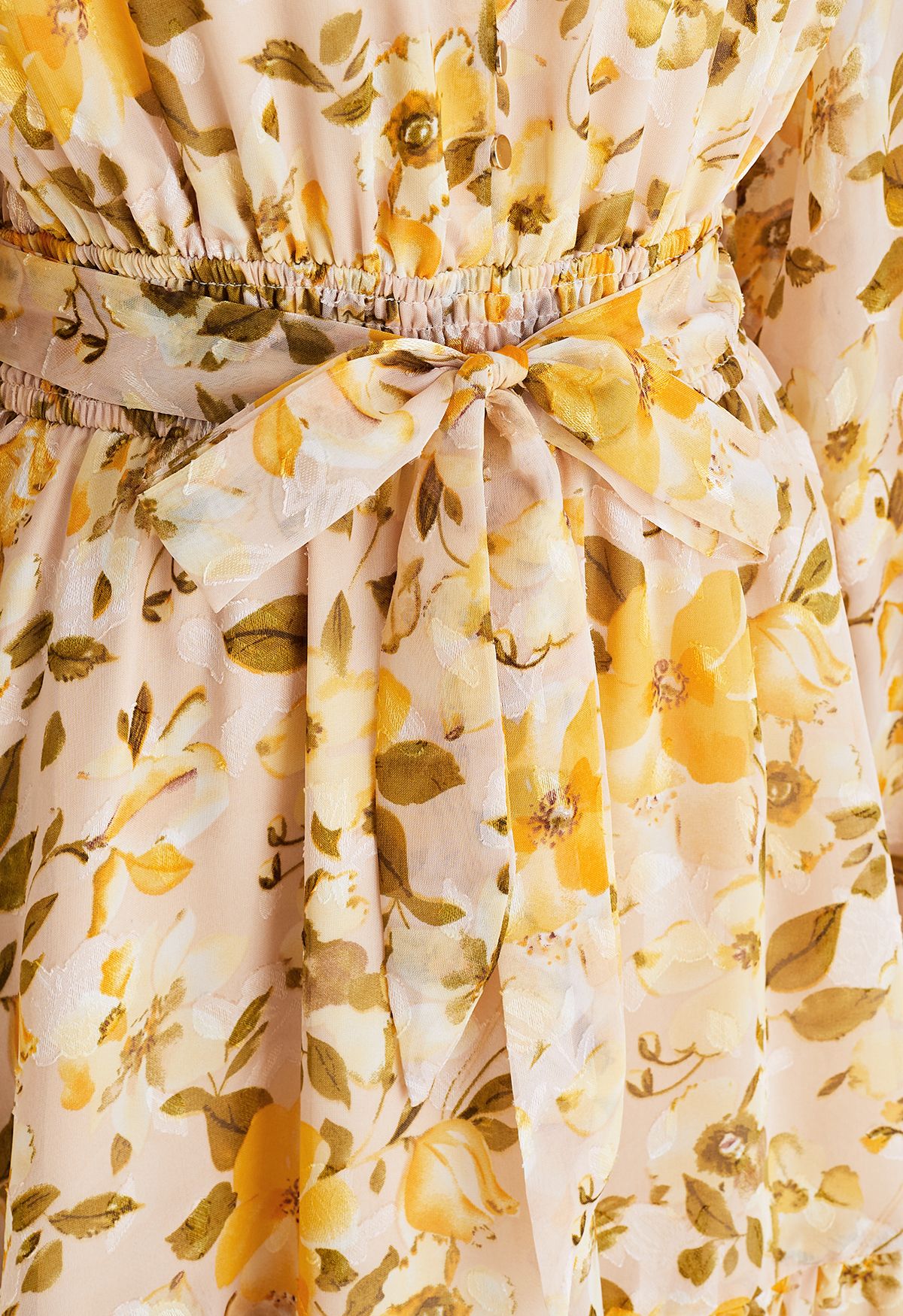 فستان شيفون مزين بكشكشة من الجاكار بنقشة الزهور باللون الأصفر