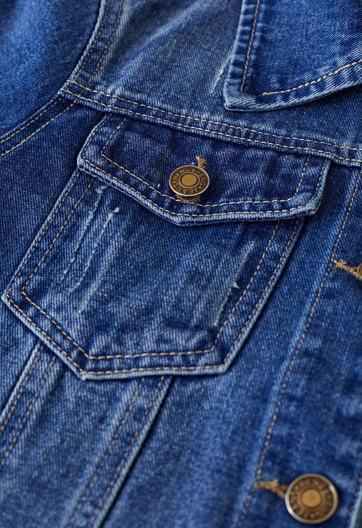 جاكيت جينز بياقة جيب الصدر باللون الأزرق الداكن