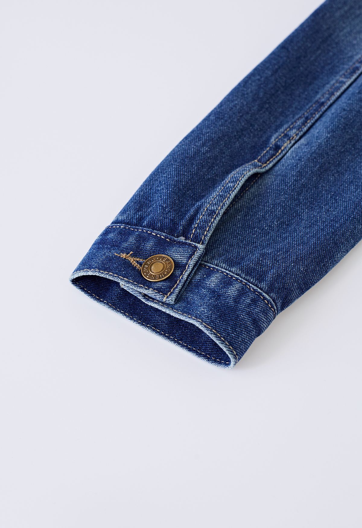 جاكيت جينز بياقة جيب الصدر باللون الأزرق الداكن