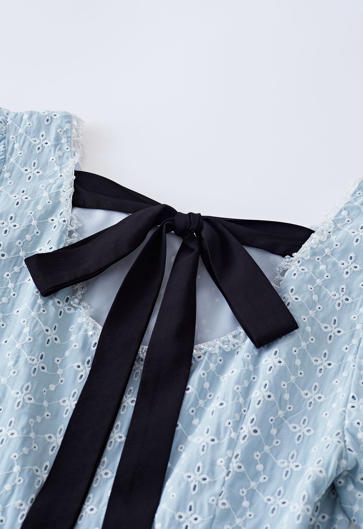 فستان متوسط الطول بفتحة فيونكة من الخلف من Floret باللون الأزرق