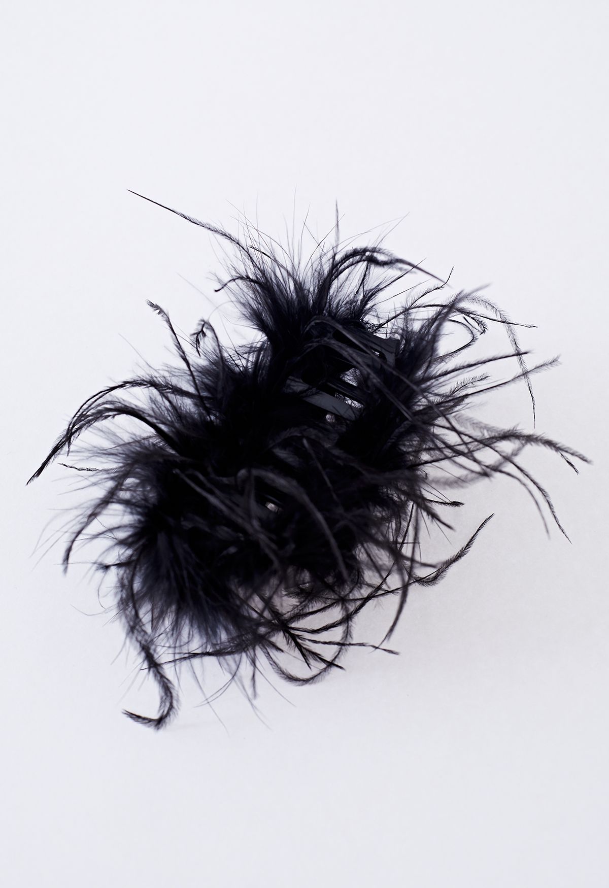 مشبك شعر من الريش باللون الأسود