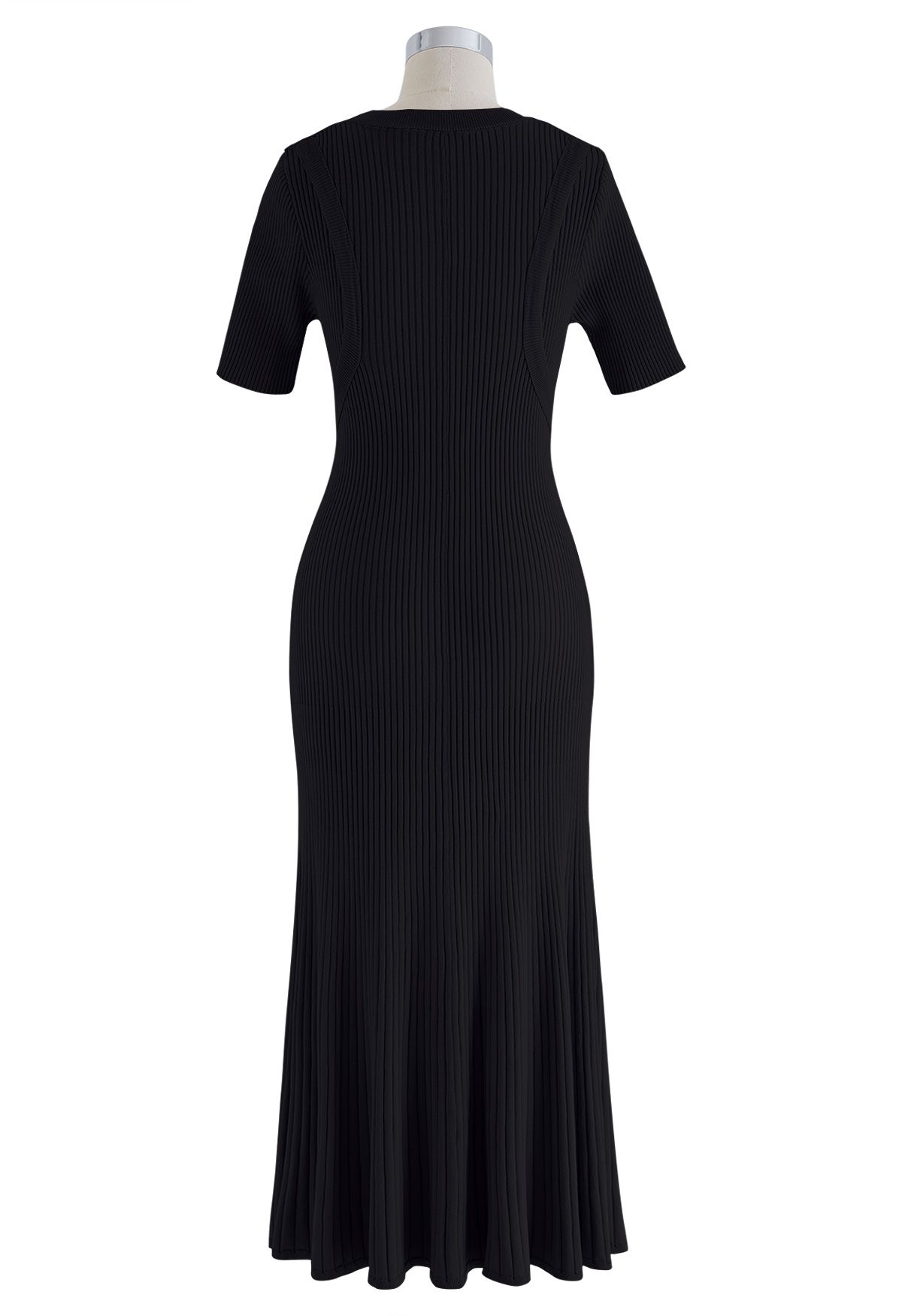 فستان منسوج مضلع بياقة على شكل V وأكمام قصيرة باللون الأسود