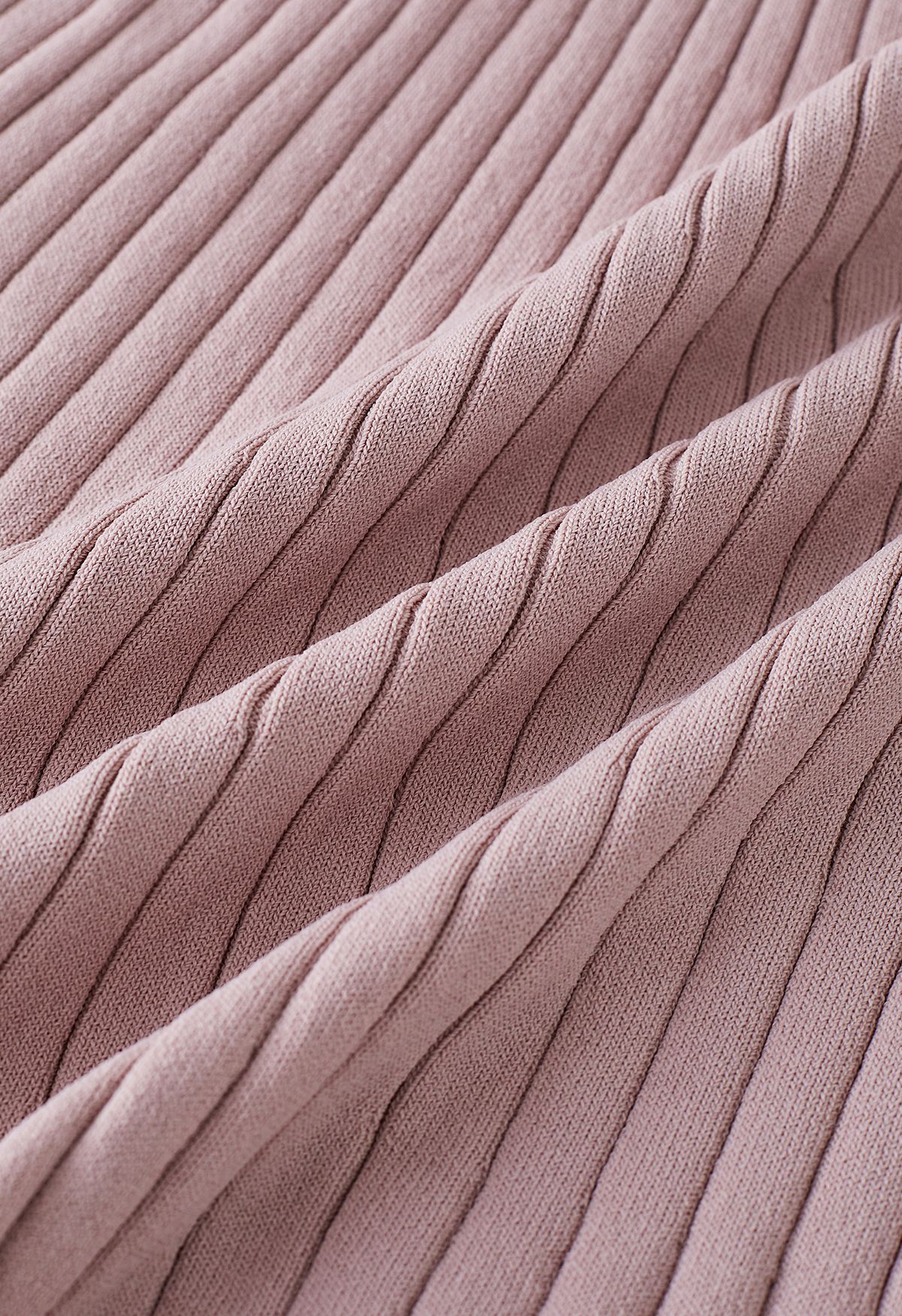 فستان محبوك مضلع بياقة على شكل V وأكمام قصيرة باللون الوردي المترب