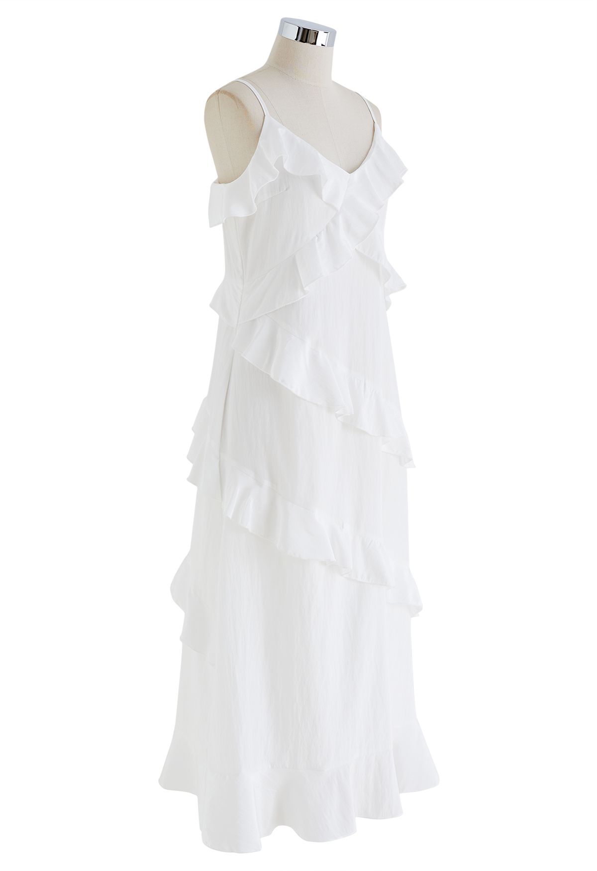 فستان كامي مكشكش متدرج ذو فتحة جانبية باللون الأبيض
