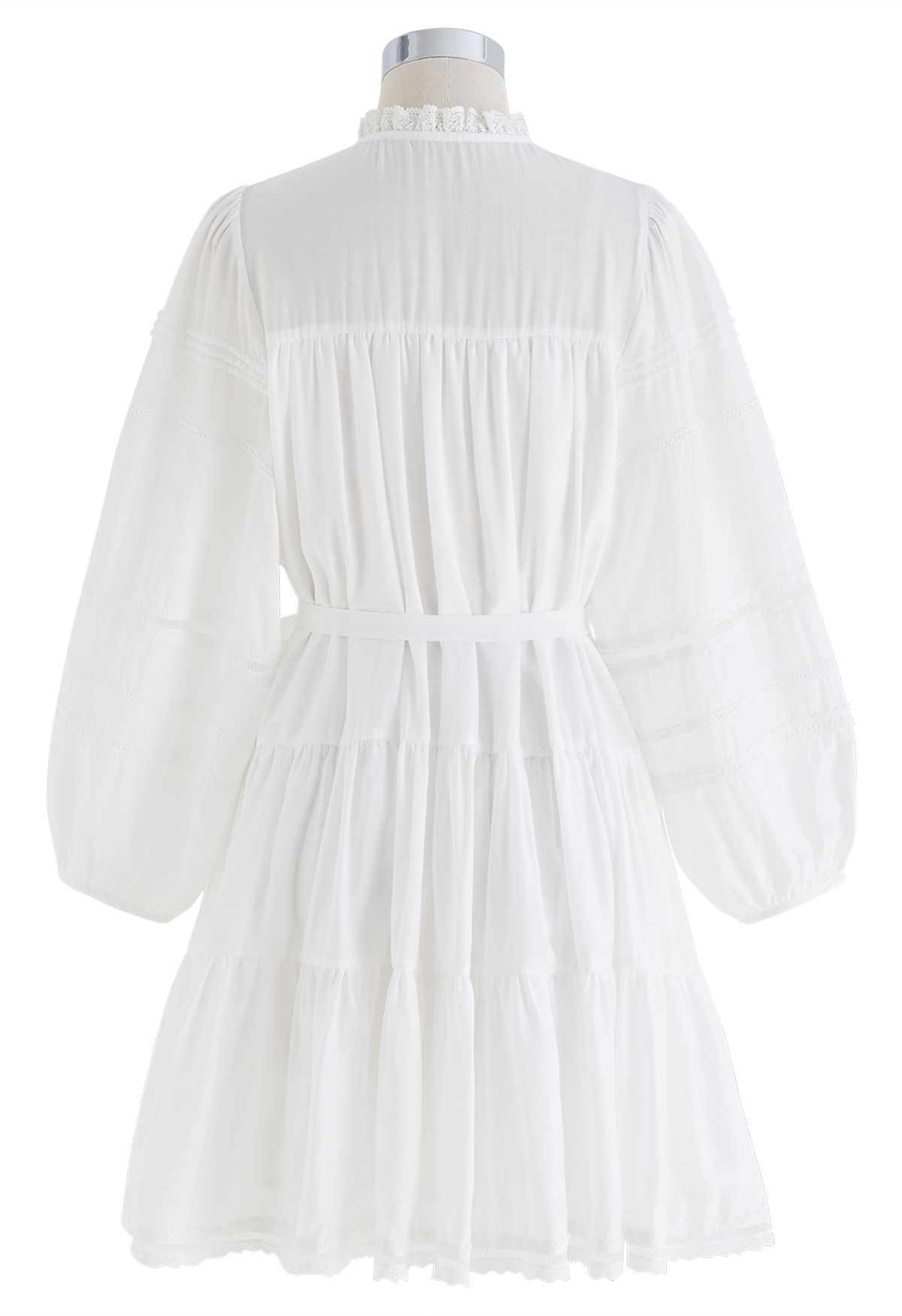 فستان أبيض بأكمام منفوخة إلهة جميلة