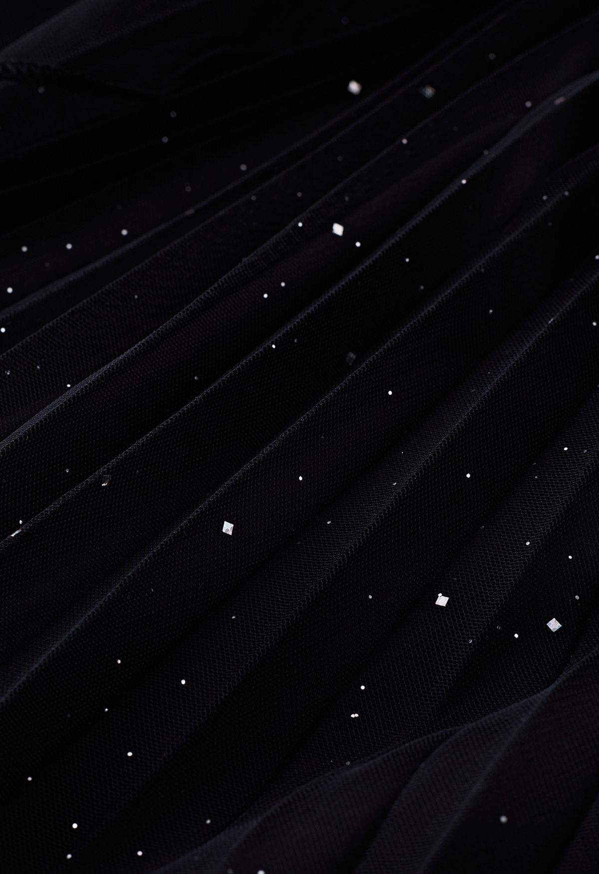 تنورة Venus Glitter Mesh تول متوسطة الطول باللون الأسود