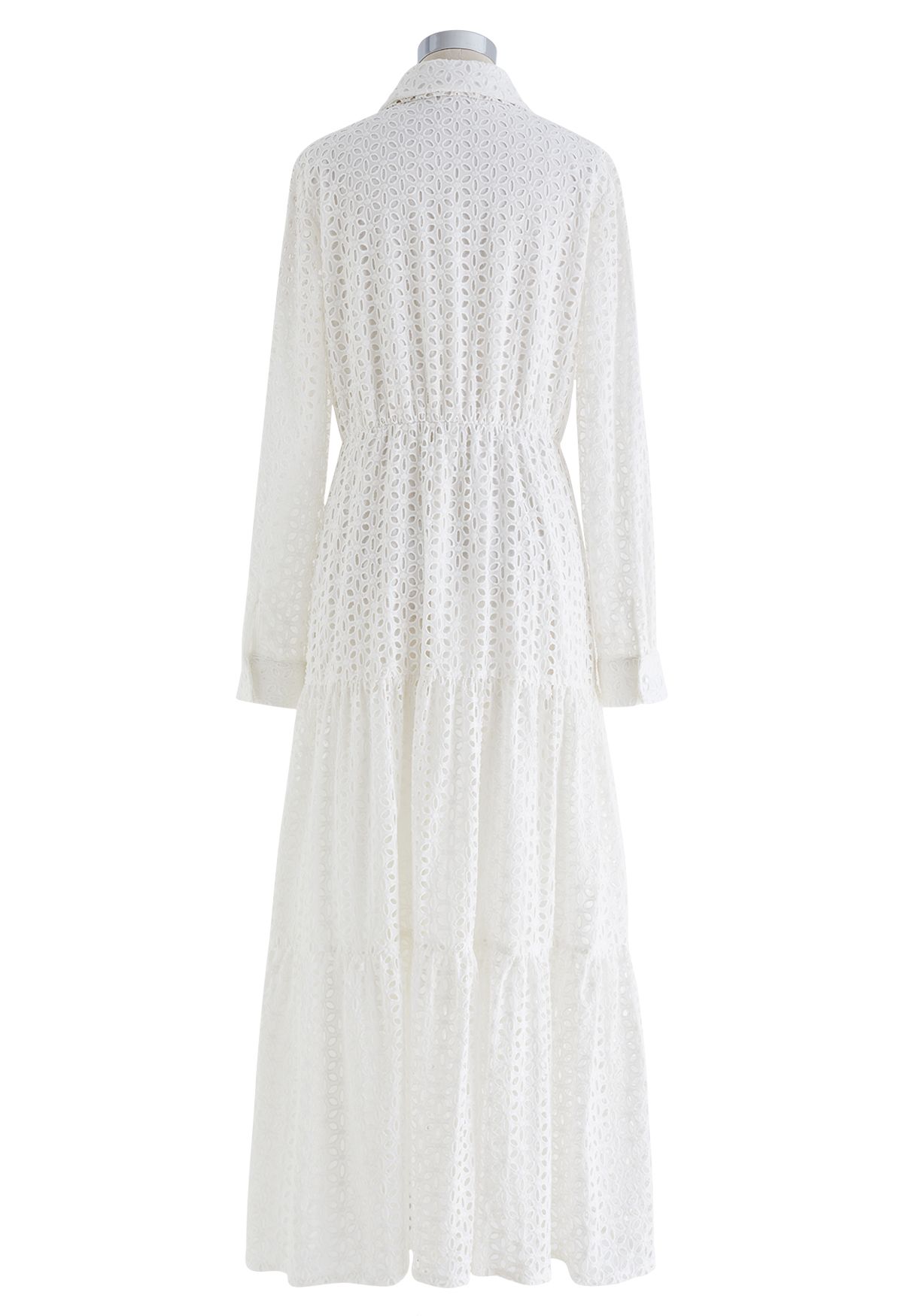 فستان ماكسي مزين بزهور بيضاء نقية