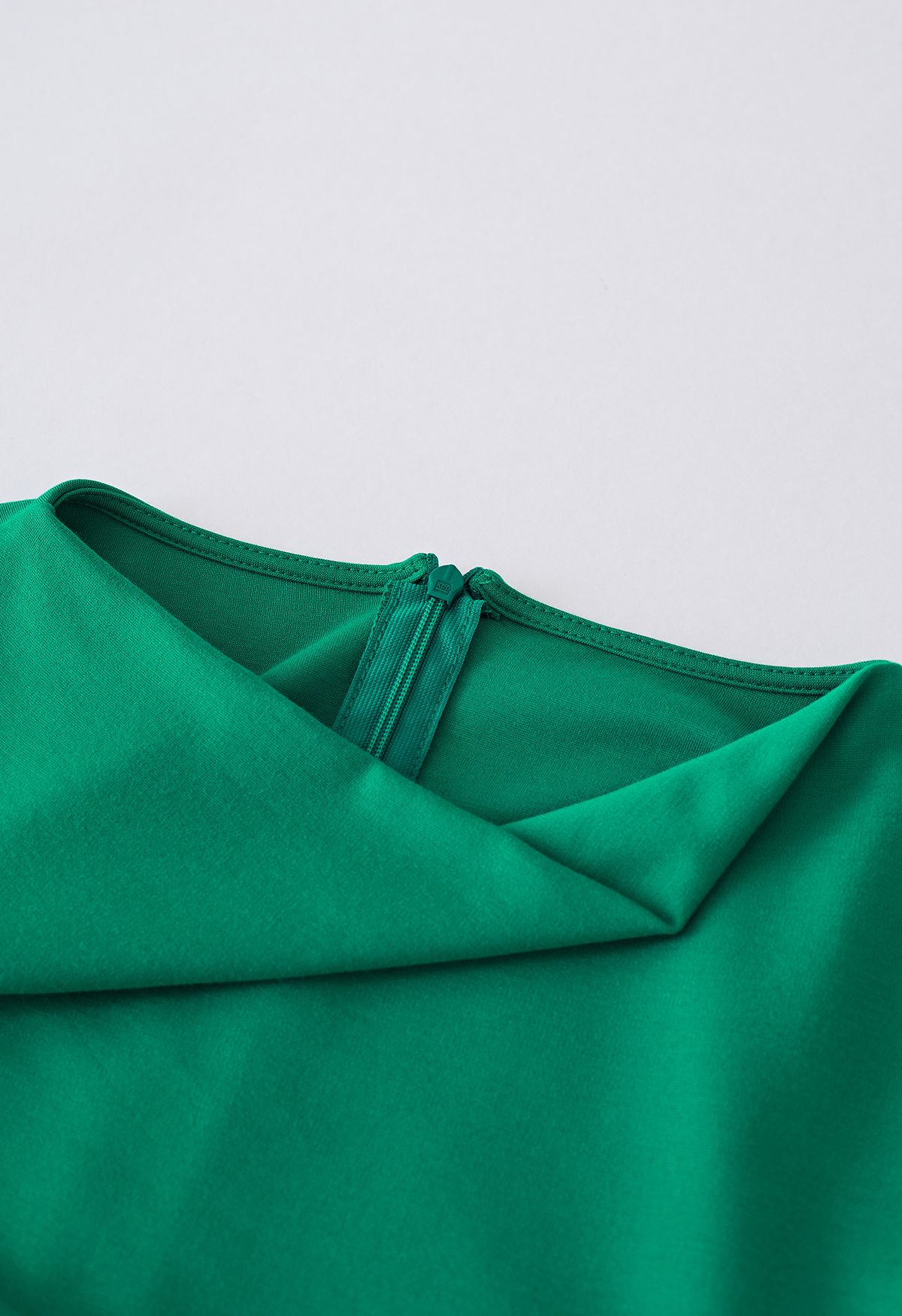 ثنى العنق Ruched الخصر بلا أكمام فستان باللون الأخضر
